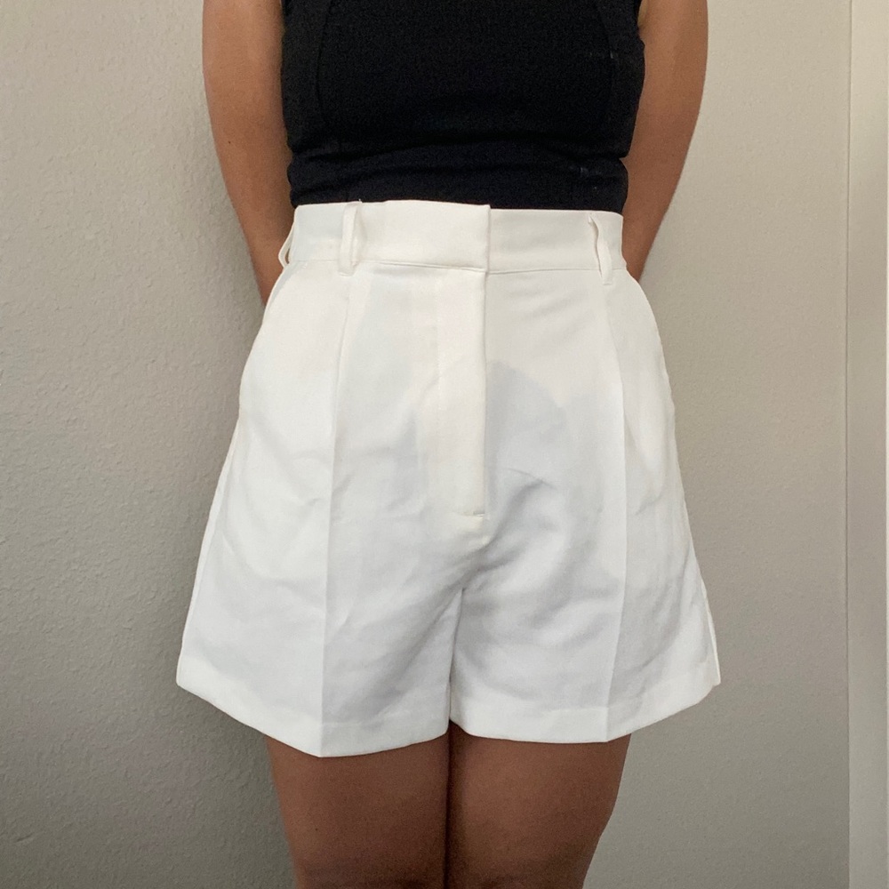 White High-Waisted Pleated Shorts